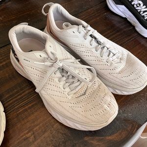 COPY - Hokas Arahi 4